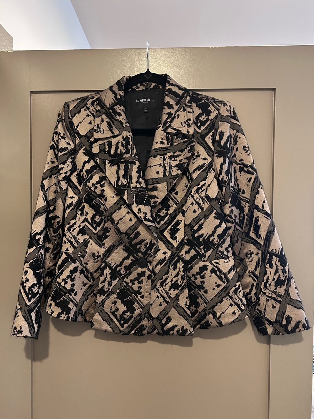 Lafayette 148 New York blazer with button and collar